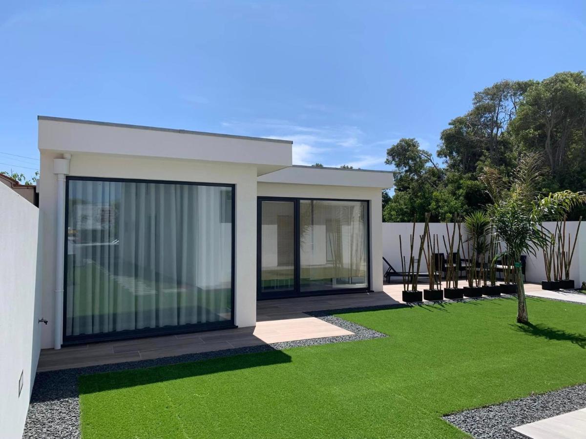 Oliver House * Poco da Cruz
